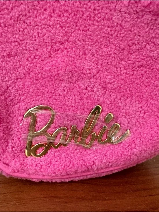 Our Universe Barbie Heart Figural Pink Fuzzy Purse Bag Pearls Exclusive NWOT - Picture 2 of 11